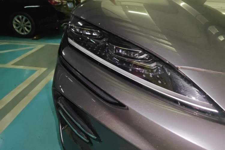 Used BYD Song PLUS New Energy 2024 HONOR Edition DM-i 110km Flagship Model Right Front Headlight