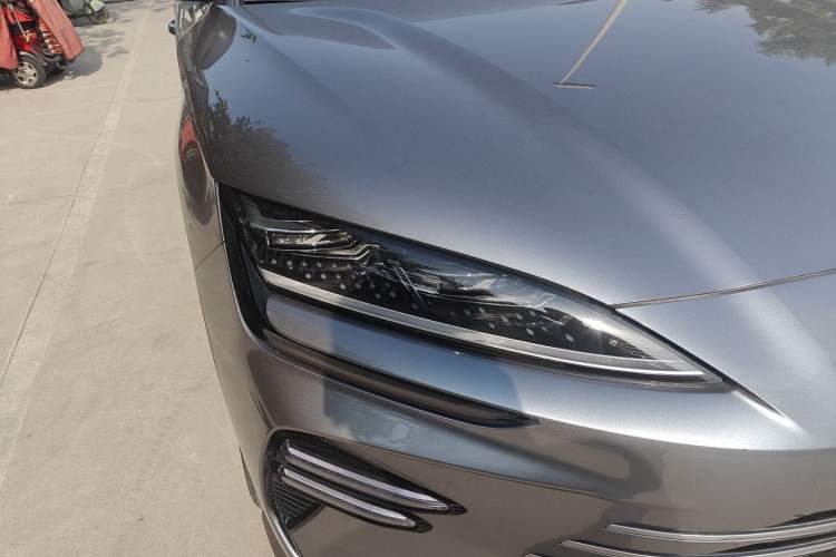 Used BYD Song PLUS New Energy 2024 HONOR Edition DM-i 110km Flagship PLUS Right Front Headlight