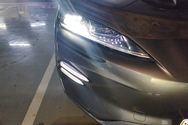 Used BYD Song PLUS New Energy 2024 Honor Edition EV 520km Luxury Model Right Front Headlight