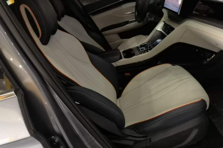 Used BYD Song PLUS New Energy 2024 Honor Edition EV 520km Luxury Model Right Front Seat