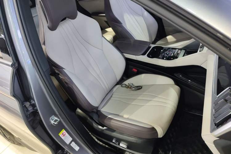 Used BYD Song PLUS New Energy 2024 Honor Edition EV 520km Flagship Model Right Front Seat