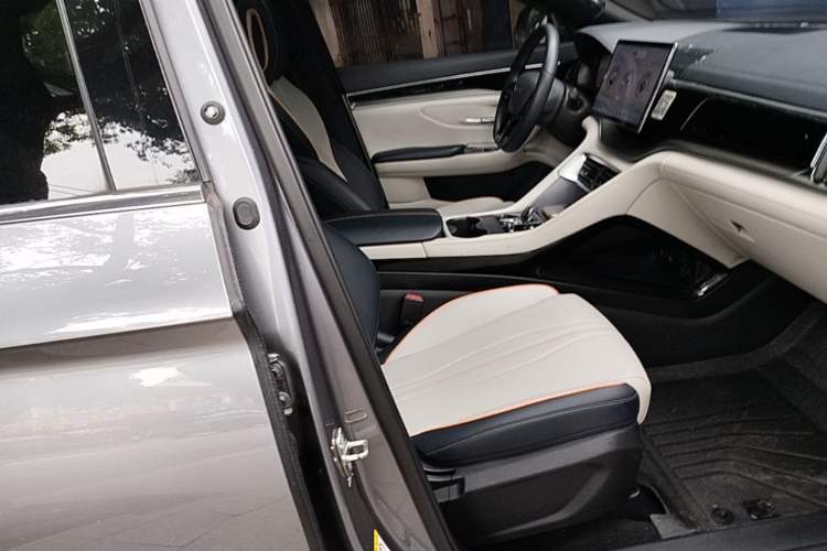 Used BYD Song PLUS New Energy 2024 Honor Edition EV 520km Luxury Model Right Front Seat