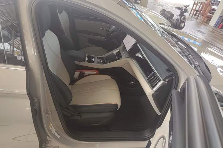 Used BYD Song PLUS New Energy 2024 HONOR Edition DM-i 110km Flagship Model Right Front Seat
