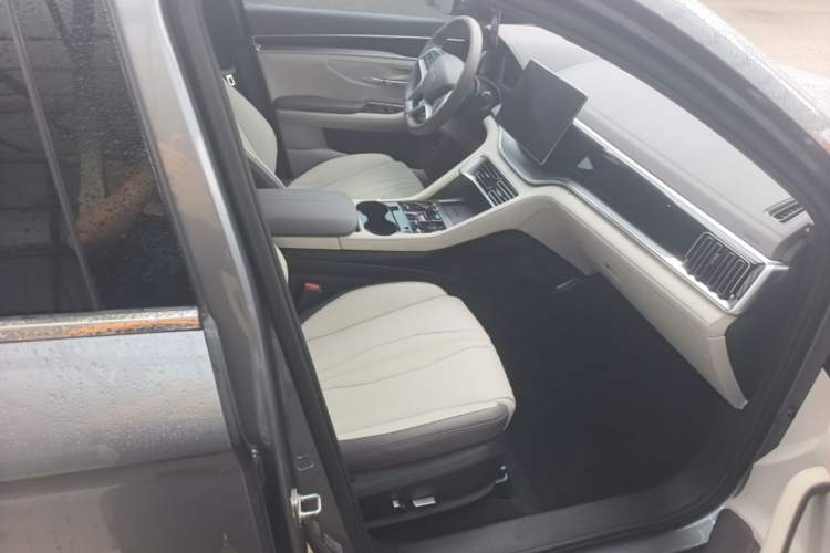 Used BYD Song PLUS New Energy 2024 EV 520km Navigation Glory Edition Right Front Seat