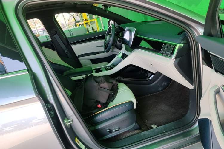 Used BYD Song PLUS New Energy 2024 Honor Edition EV 520km Premium Model Right Front Seat