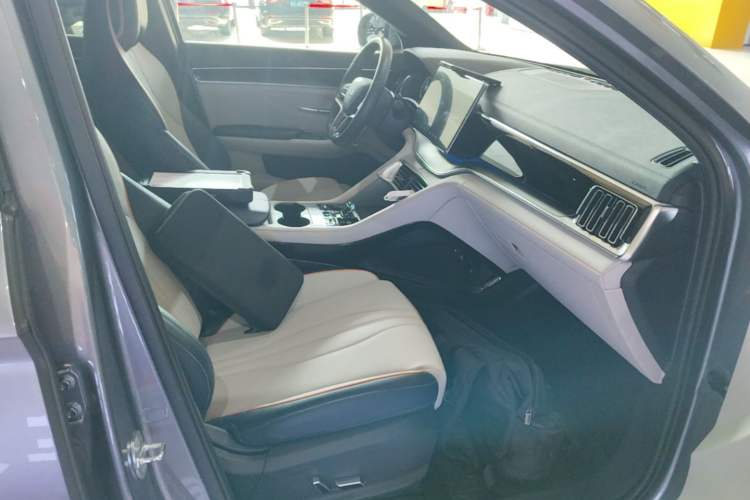 Used BYD Song PLUS New Energy 2024 HONOR Edition DM-i 110km Flagship PLUS Right Front Seat