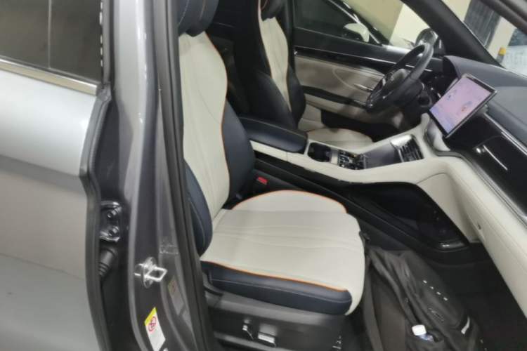 Used BYD Song PLUS New Energy 2024 Honor Edition EV 520km Flagship Model Right Front Seat