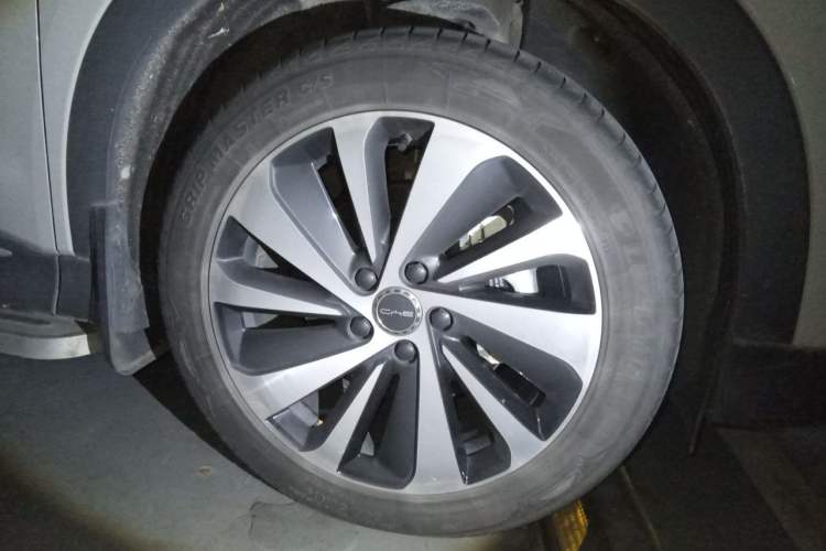 Used BYD Song PLUS New Energy 2024 HONOR Edition DM-i 110km Flagship Model Right Front Wheel Hub