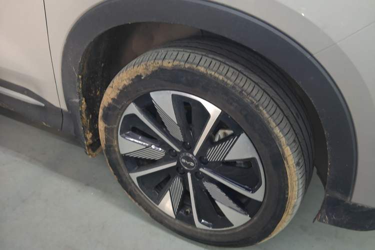 Used BYD Song PLUS New Energy 2024 HONOR Edition DM-i 110km Flagship Model Right Front Wheel Hub