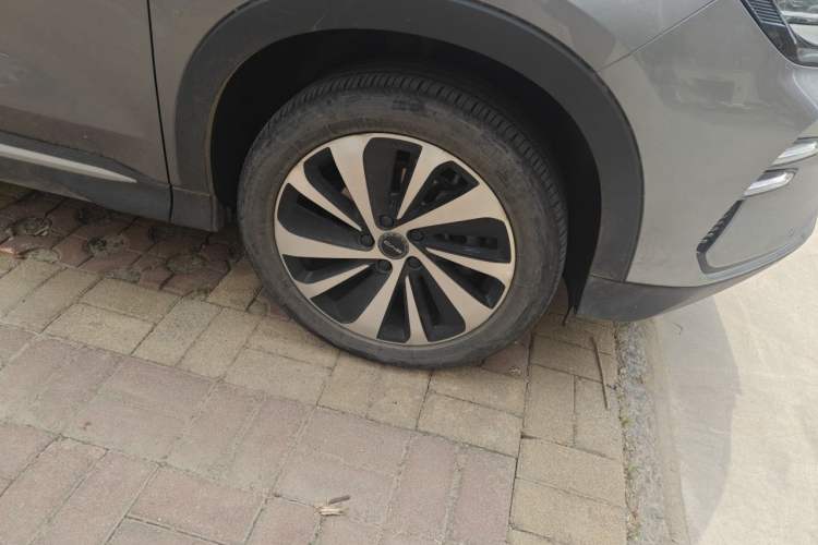 Used BYD Song PLUS New Energy 2024 Honor Edition EV 520km Luxury Model Right Front Wheel Hub