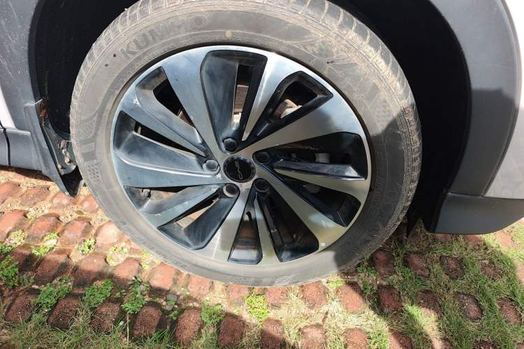 Used BYD Song PLUS New Energy 2024 HONOR Edition DM-i 71km Luxury Model Right Front Wheel Hub
