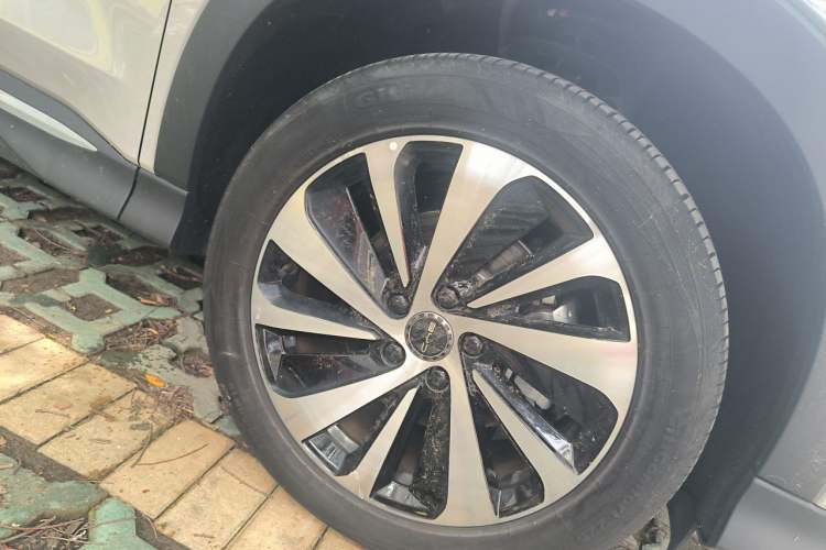 Used BYD Song PLUS New Energy 2024 Honor Edition EV 520km Premium Model Right Front Wheel Hub