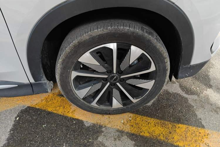 Used BYD Song PLUS New Energy 2024 Honor Edition EV 520km Luxury Model Right Front Wheel Hub