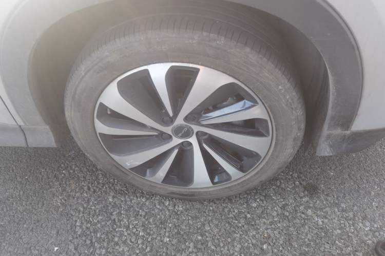 Used BYD Song PLUS New Energy 2024 HONOR Edition DM-i 110km Flagship PLUS Right Front Wheel Hub