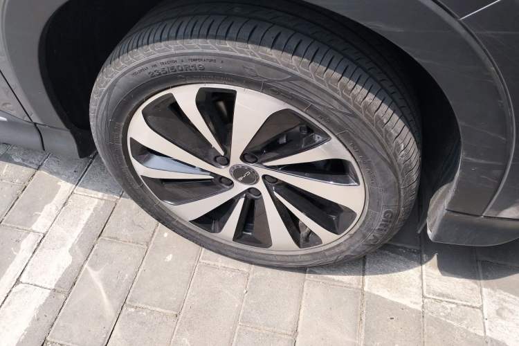 Used BYD Song PLUS New Energy 2024 Honor Edition EV 520km Flagship Model Right Front Wheel Hub