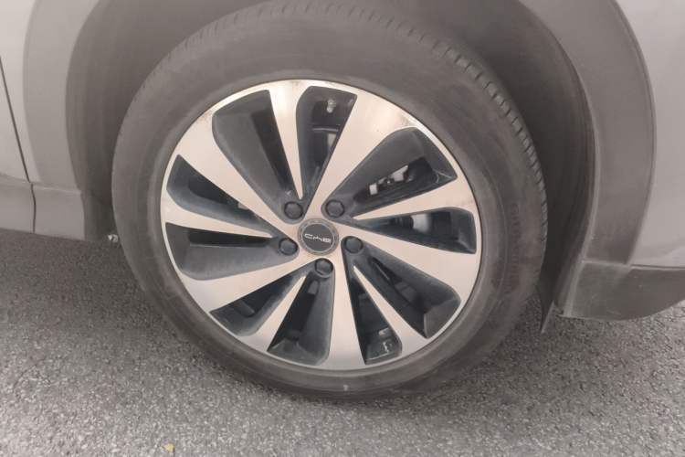 Used BYD Song PLUS New Energy 2024 HONOR Edition DM-i 150km Flagship PLUS Right Front Wheel Hub