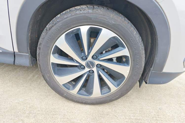 Used BYD Song PLUS New Energy 2024 HONOR Edition DM-i 110km Flagship Model Right Front Wheel Hub