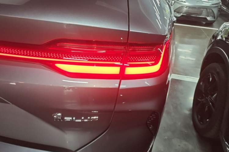 Used BYD Song PLUS New Energy 2024 HONOR Edition DM-i 110km Flagship PLUS Right Rear Taillight