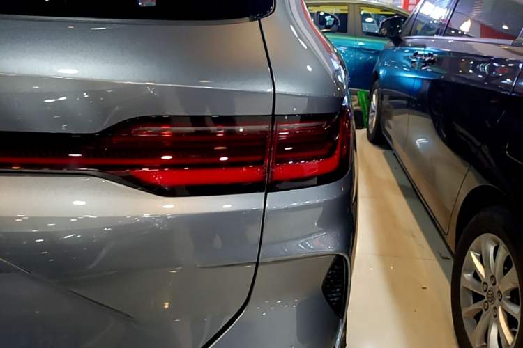 Used BYD Song PLUS New Energy 2024 Honor Edition EV 520km Flagship Model Right Rear Taillight