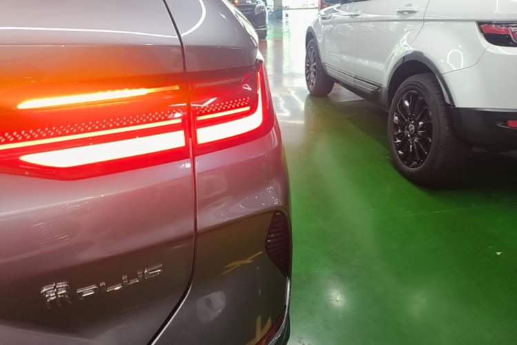 Used BYD Song PLUS New Energy 2024 HONOR Edition DM-i 110km Flagship Model Right Rear Taillight