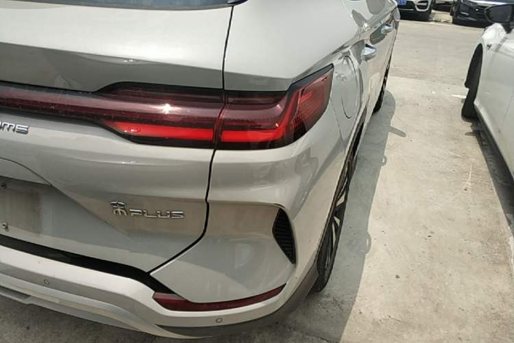 Used BYD Song PLUS New Energy 2024 Honor Edition EV 520km Luxury Model Right Rear Taillight