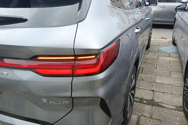 Used BYD Song PLUS New Energy 2024 Honor Edition EV 520km Premium Model Right Rear Taillight