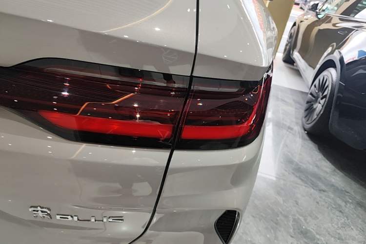 Used BYD Song PLUS New Energy 2024 HONOR Edition DM-i 110km Flagship Model Right Rear Taillight