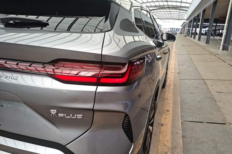 Used BYD Song PLUS New Energy 2024 HONOR Edition DM-i 110km Flagship Model Right Rear Taillight