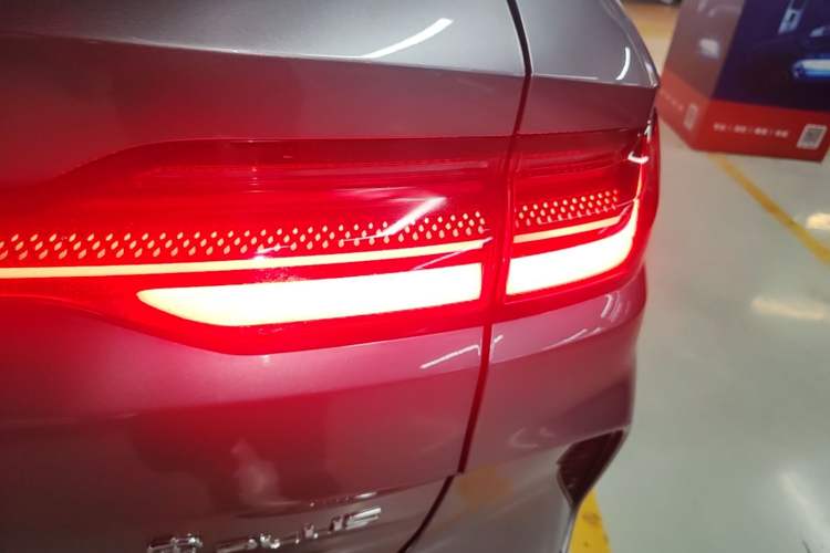 Used BYD Song PLUS New Energy 2024 HONOR Edition DM-i 110km Flagship Model Right Rear Taillight