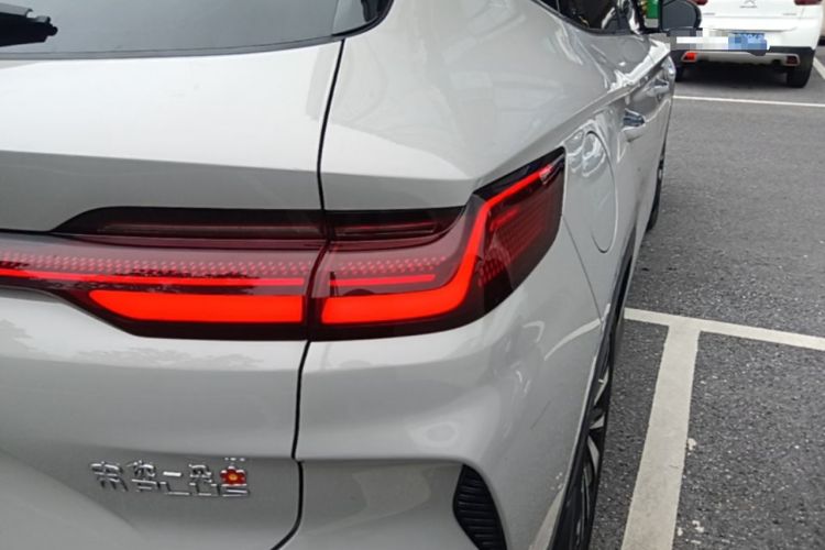 Used BYD Song PLUS New Energy 2024 HONOR Edition DM-i 110km Flagship Model Right Rear Taillight