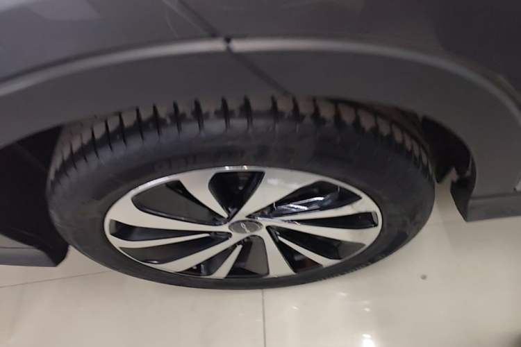 Used BYD Song PLUS New Energy 2024 HONOR Edition DM-i 110km Flagship Model Right Rear Wheel Hub