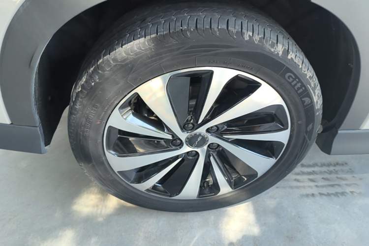 Used BYD Song PLUS New Energy 2024 Honor Edition EV 520km Premium Model Right Rear Wheel Hub