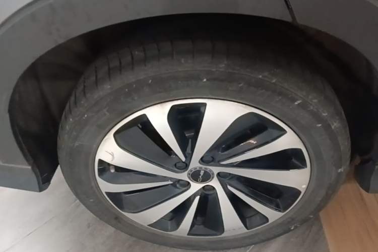 Used BYD Song PLUS New Energy 2024 HONOR Edition DM-i 110km Flagship PLUS Right Rear Wheel Hub