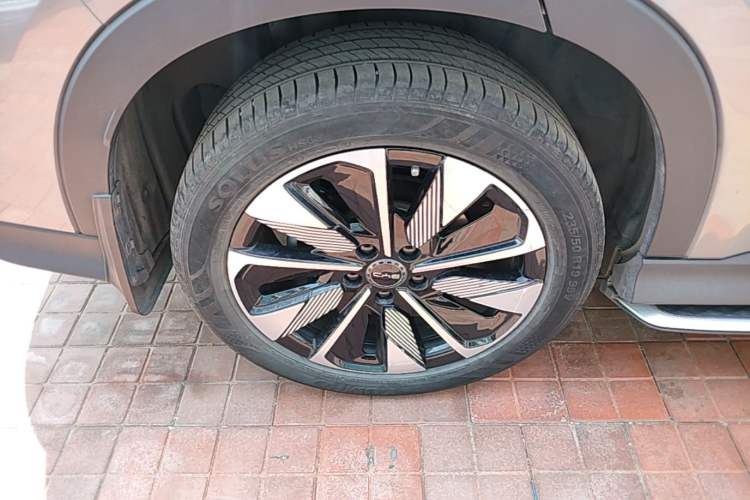 Used BYD Song PLUS New Energy 2024 HONOR Edition DM-i 110km Flagship Model Right Rear Wheel Hub