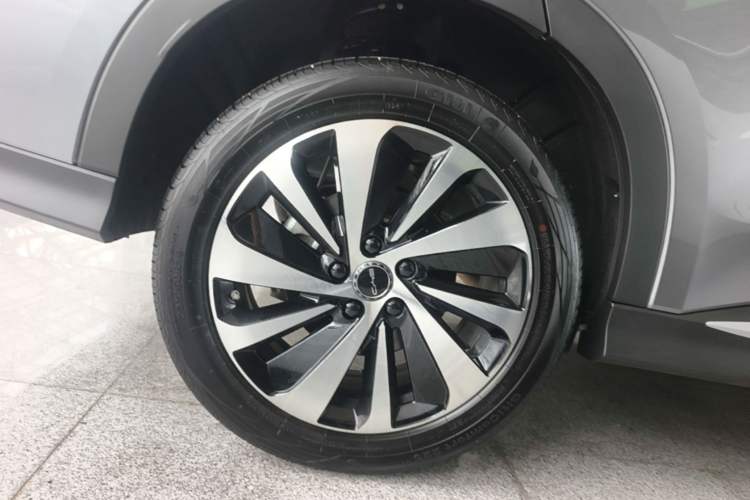 Used BYD Song PLUS New Energy 2024 HONOR Edition DM-i 150km Flagship PLUS Right Rear Wheel Hub