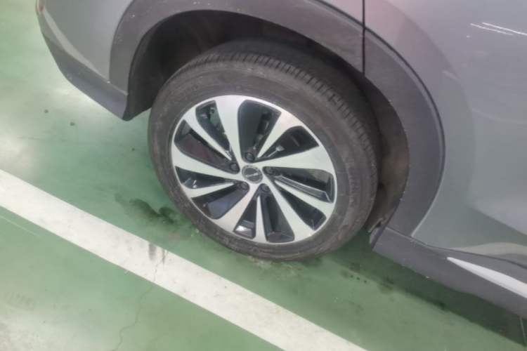 Used BYD Song PLUS New Energy 2024 Honor Edition EV 520km Flagship Model Right Rear Wheel Hub