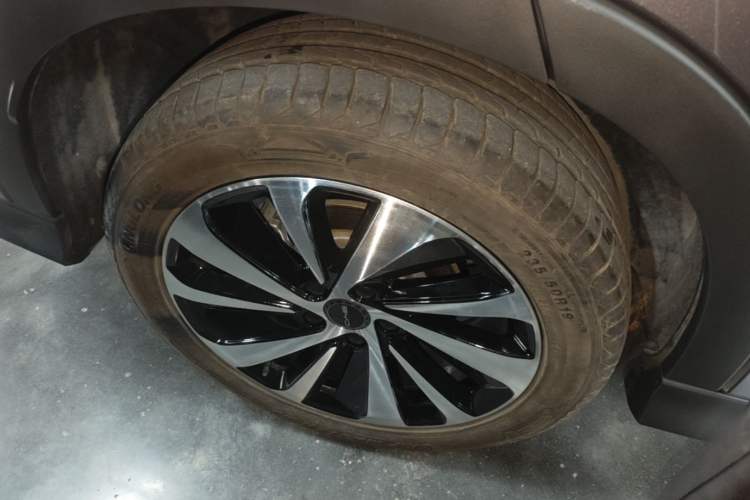 Used BYD Song PLUS New Energy 2024 HONOR Edition DM-i 110km Flagship PLUS Right Rear Wheel Hub