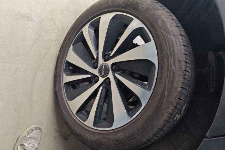 Used BYD Song PLUS New Energy 2024 Honor Edition EV 520km Premium Model Right Rear Wheel Hub
