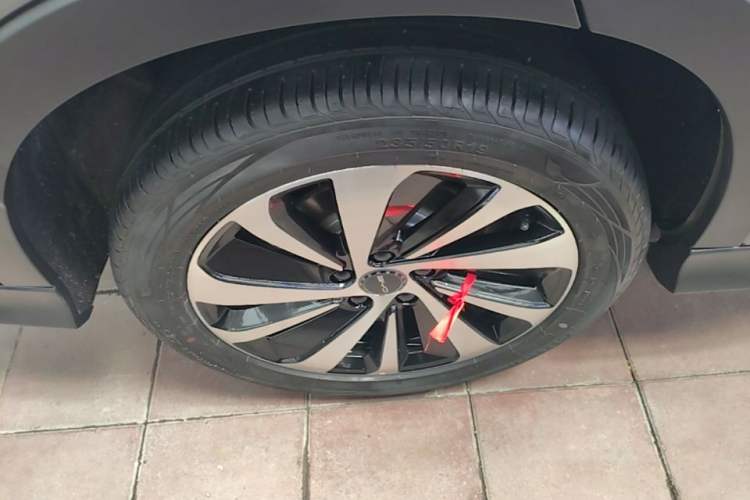 Used BYD Song PLUS New Energy 2024 HONOR Edition DM-i 110km Flagship Model Right Rear Wheel Hub