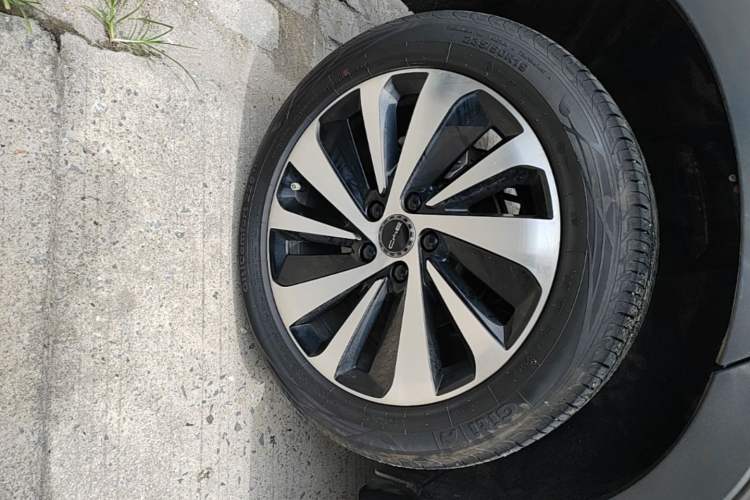 Used BYD Song PLUS New Energy 2024 Honor Edition EV 520km Premium Model Right Rear Wheel Hub