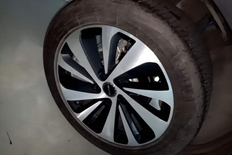Used BYD Song PLUS New Energy 2024 HONOR Edition DM-i 150km Flagship PLUS Right Rear Wheel Hub