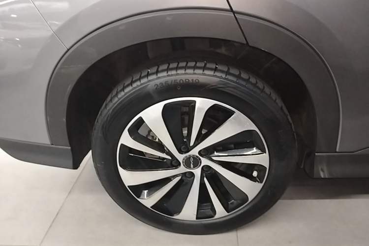 Used BYD Song PLUS New Energy 2024 HONOR Edition DM-i 110km Flagship PLUS Right Rear Wheel Hub