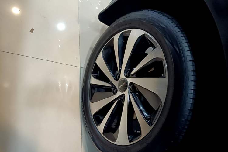 Used BYD Song PLUS New Energy 2024 Honor Edition EV 520km Flagship Model Right Rear Wheel Hub