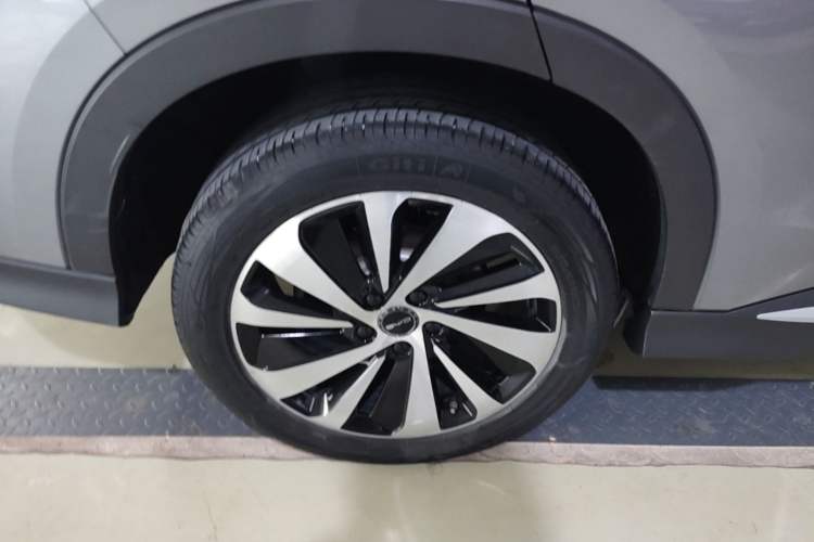 Used BYD Song PLUS New Energy 2024 HONOR Edition DM-i 150km Flagship PLUS Right Rear Wheel Hub