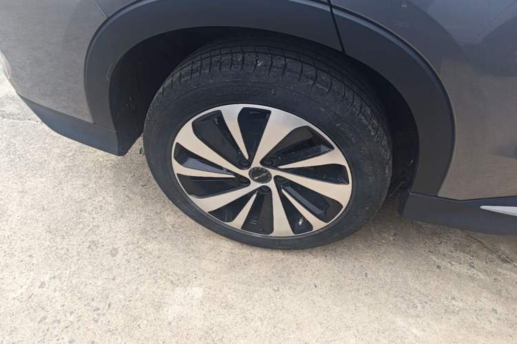 Used BYD Song PLUS New Energy 2024 HONOR Edition DM-i 110km Flagship Model Right Rear Wheel Hub