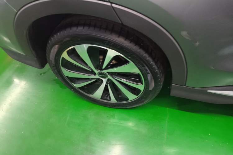 Used BYD Song PLUS New Energy 2024 HONOR Edition DM-i 110km Flagship Model Right Rear Wheel Hub