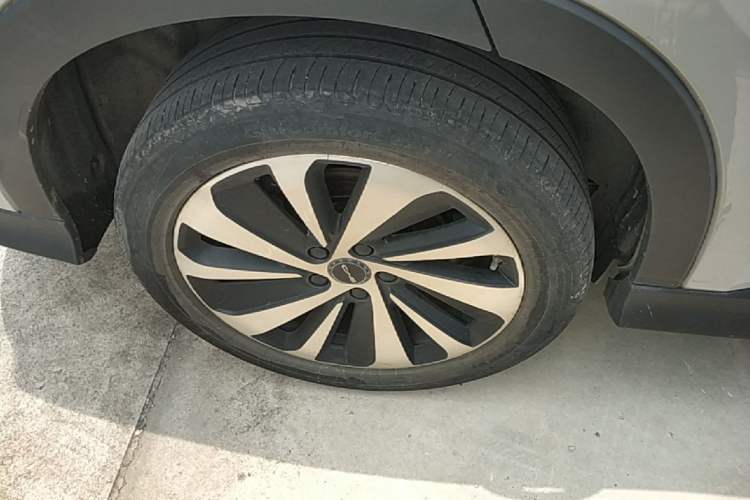 Used BYD Song PLUS New Energy 2024 Honor Edition EV 520km Luxury Model Right Rear Wheel Hub