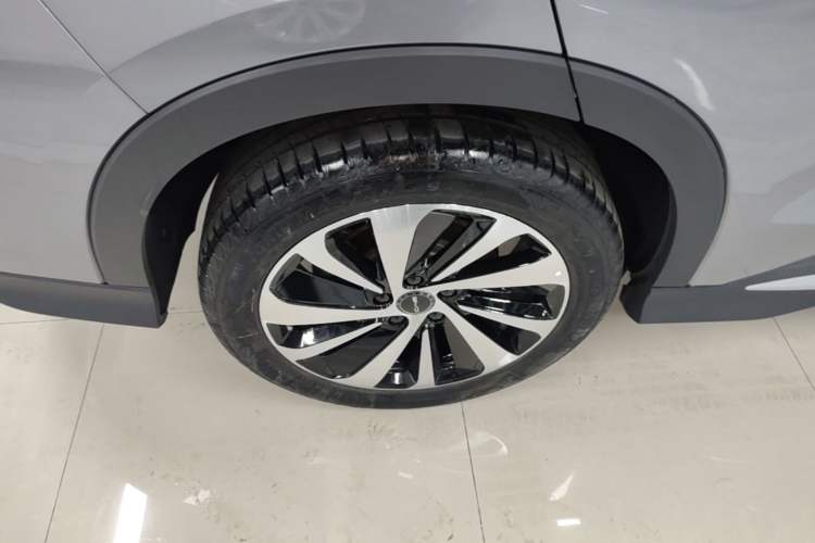 Used BYD Song PLUS New Energy 2024 HONOR Edition DM-i 110km Flagship Model Right Rear Wheel Hub