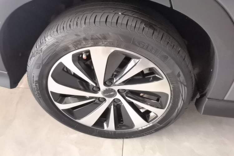 Used BYD Song PLUS New Energy 2024 Honor Edition EV 520km Luxury Model Right Rear Wheel Hub