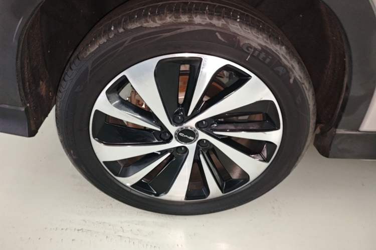 Used BYD Song PLUS New Energy 2024 HONOR Edition DM-i 150km Flagship PLUS Right Rear Wheel Hub
